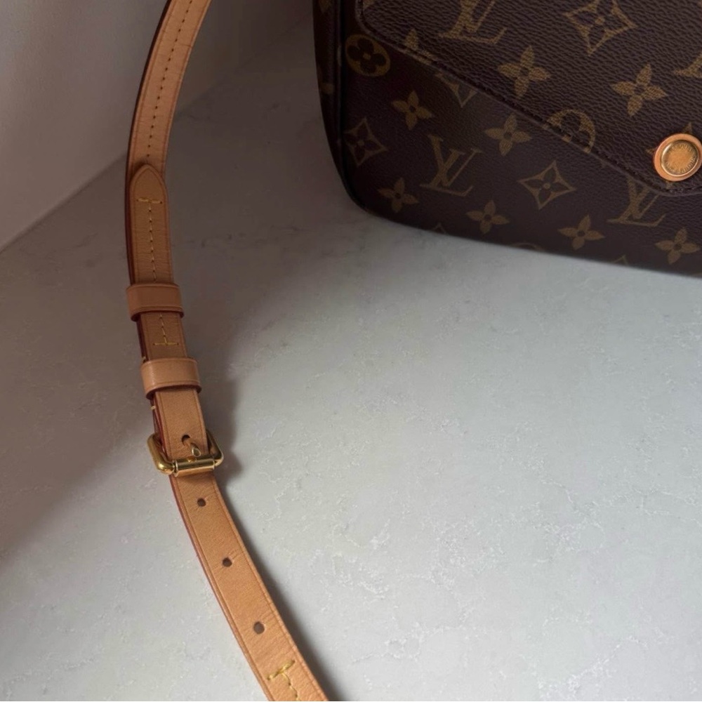Louis Vuitton Classic Monogram Crossbody Bag - Picture 5 of 10